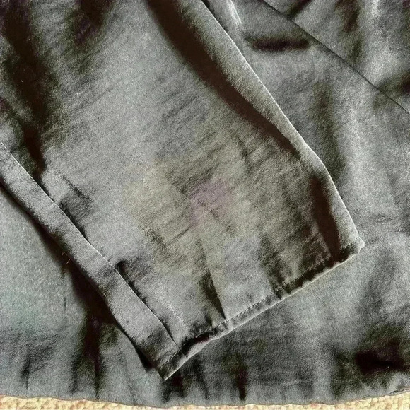 Melloday Black silky blouse top size medium NWT - Picture 3 of 5
